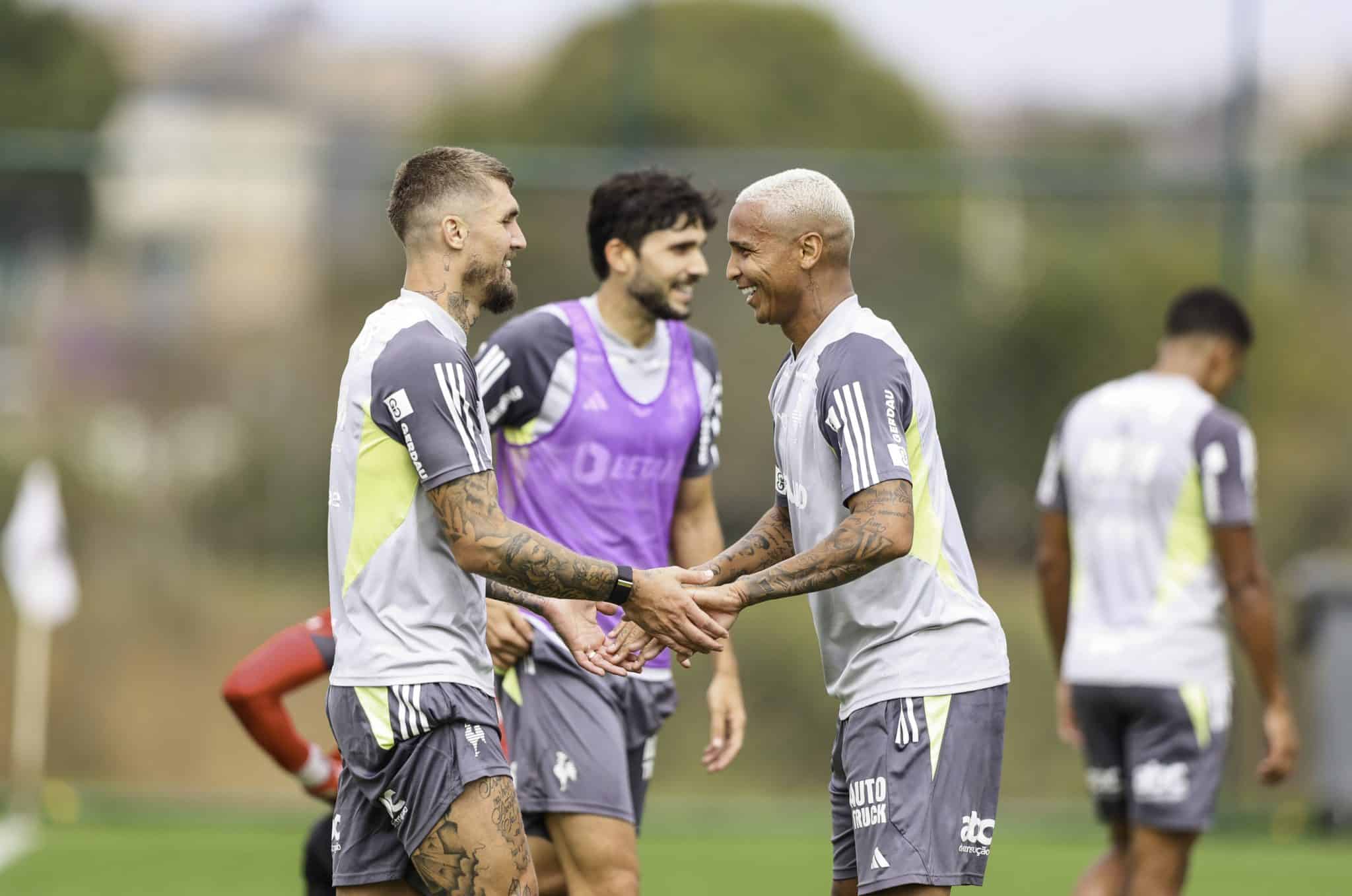 Deyverson e Lyanco em treino do Atl&eacute;tico