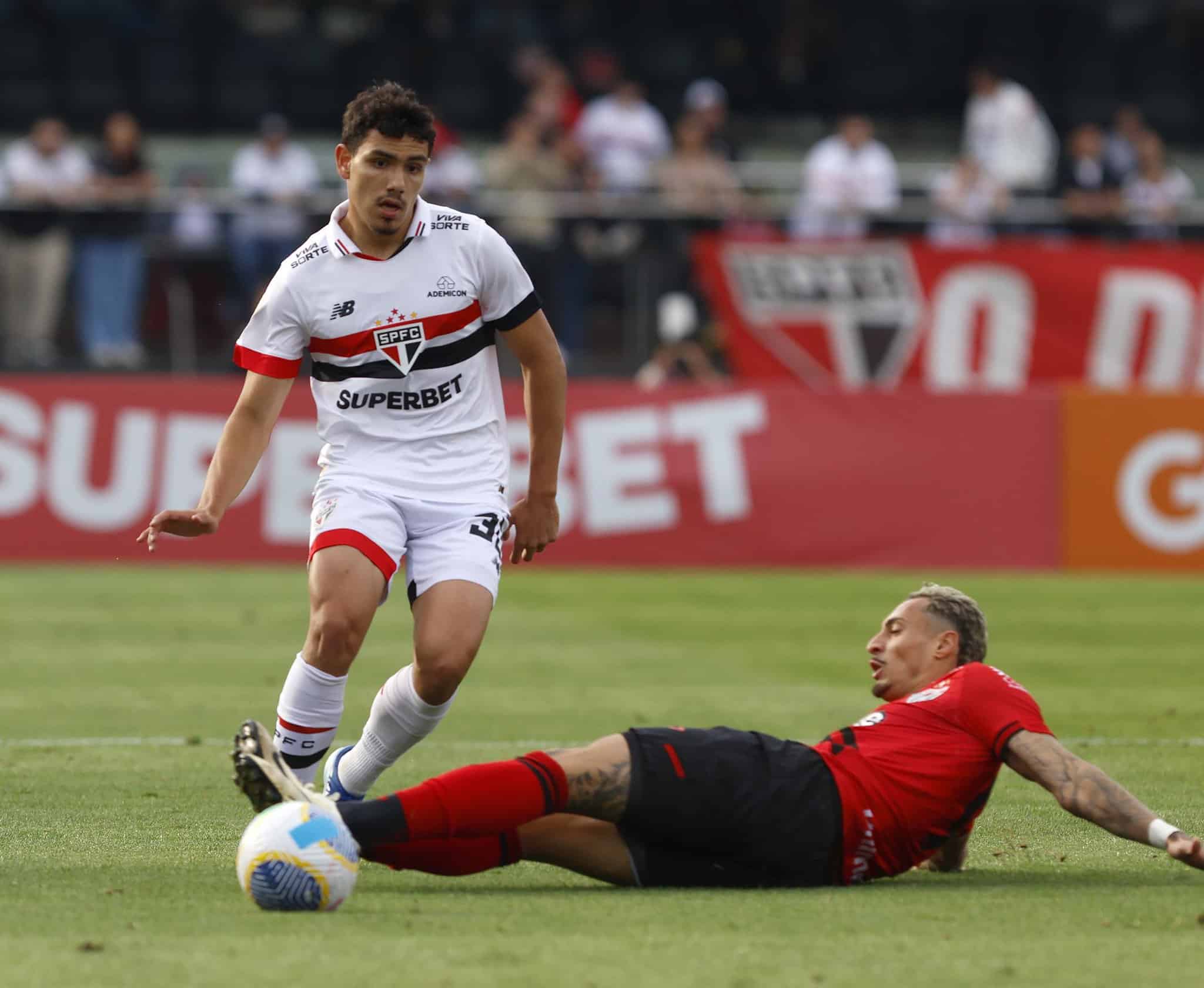 Moreira, em a&ccedil;&atilde;o contra o Atl&eacute;tico-GO