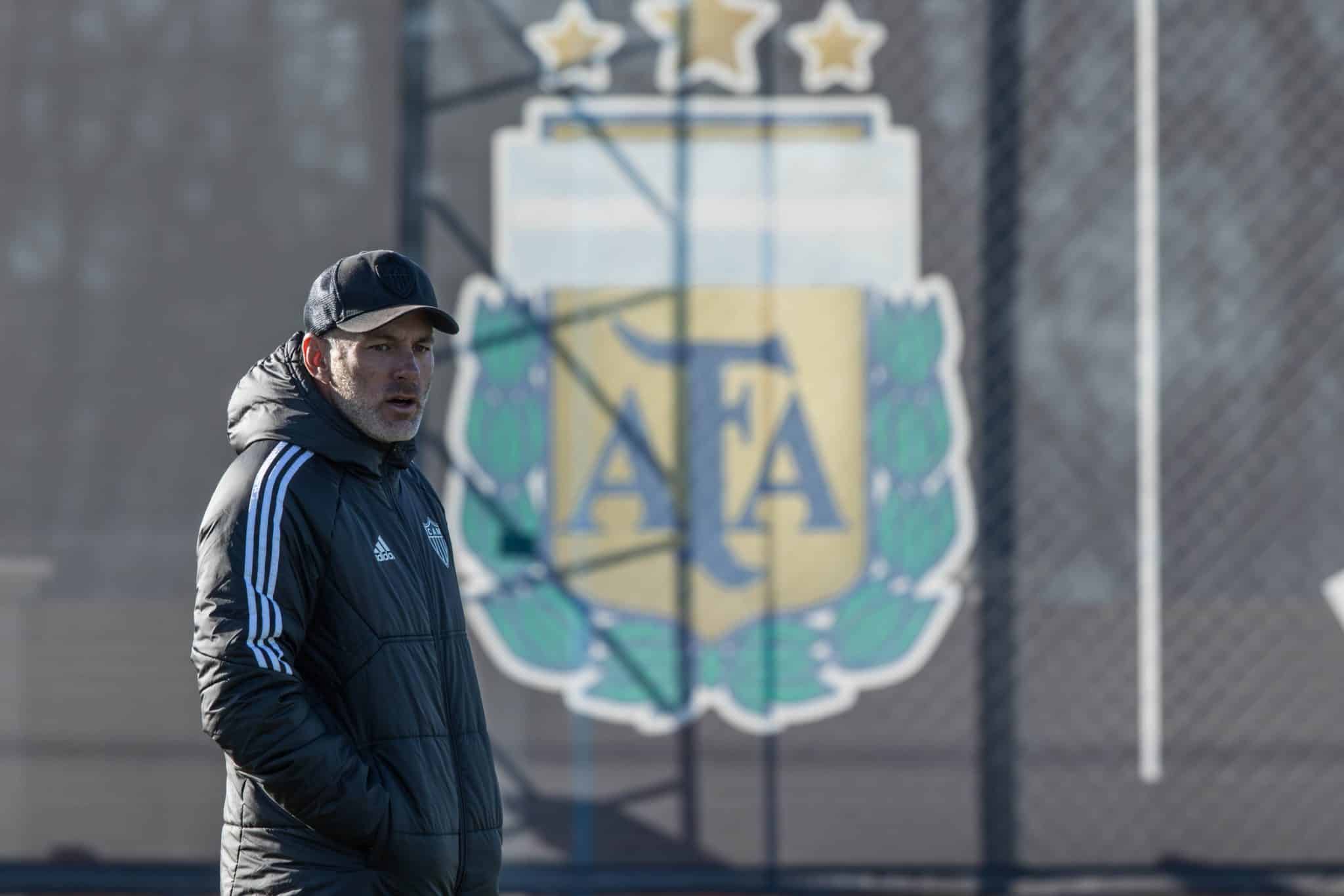 Gabriel Milito, t&eacute;cnico do Atl&eacute;tico, em treino na Argentina