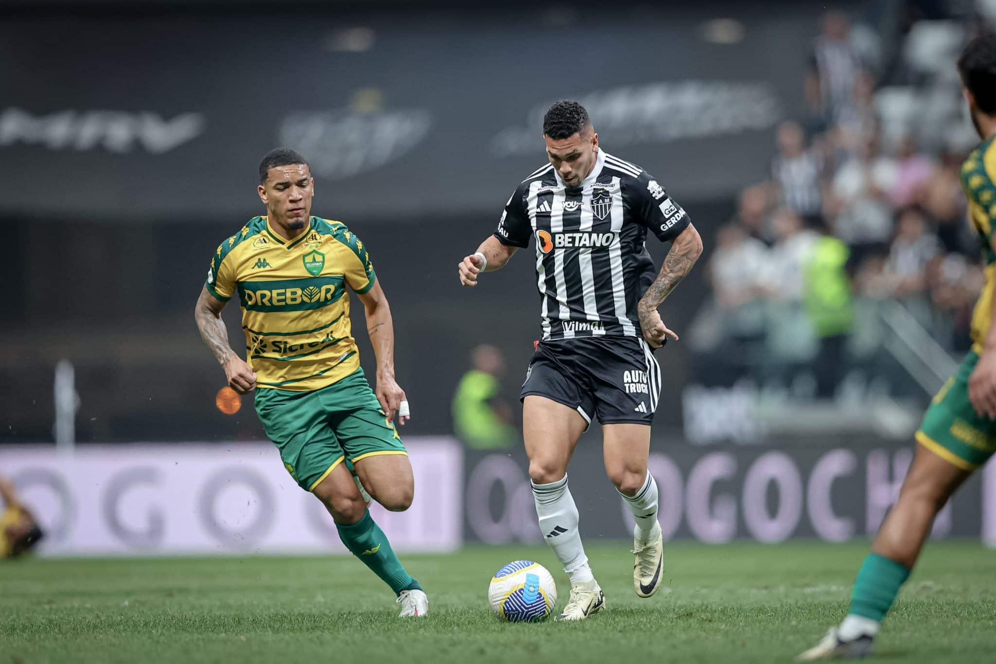 Paulinho detona gramado da Arena MRV: &lsquo;Qualquer outro est&aacute;dio de BH vai nos ajudar mais&rsquo;