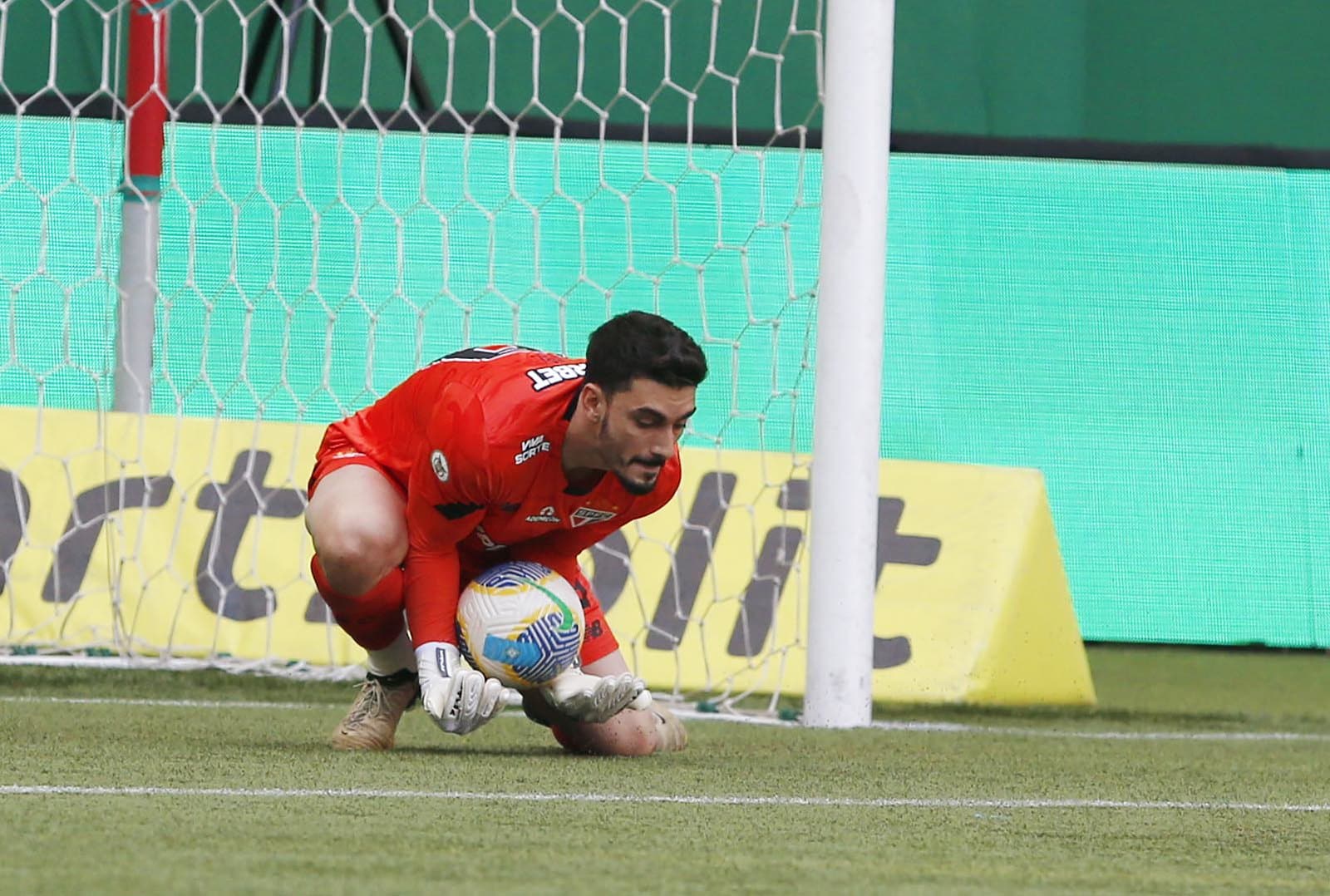 Mist&atilde;o do S&atilde;o Paulo faz frente ao Palmeiras, mas perde com falha de titular absoluto