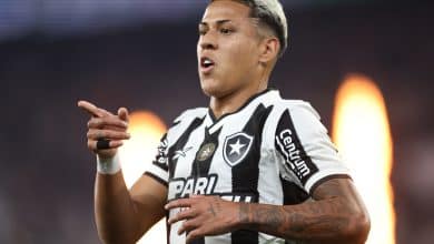 Botafogo mostra que nem tudo &eacute; Libertadores e, com titulares, goleia o Flamengo