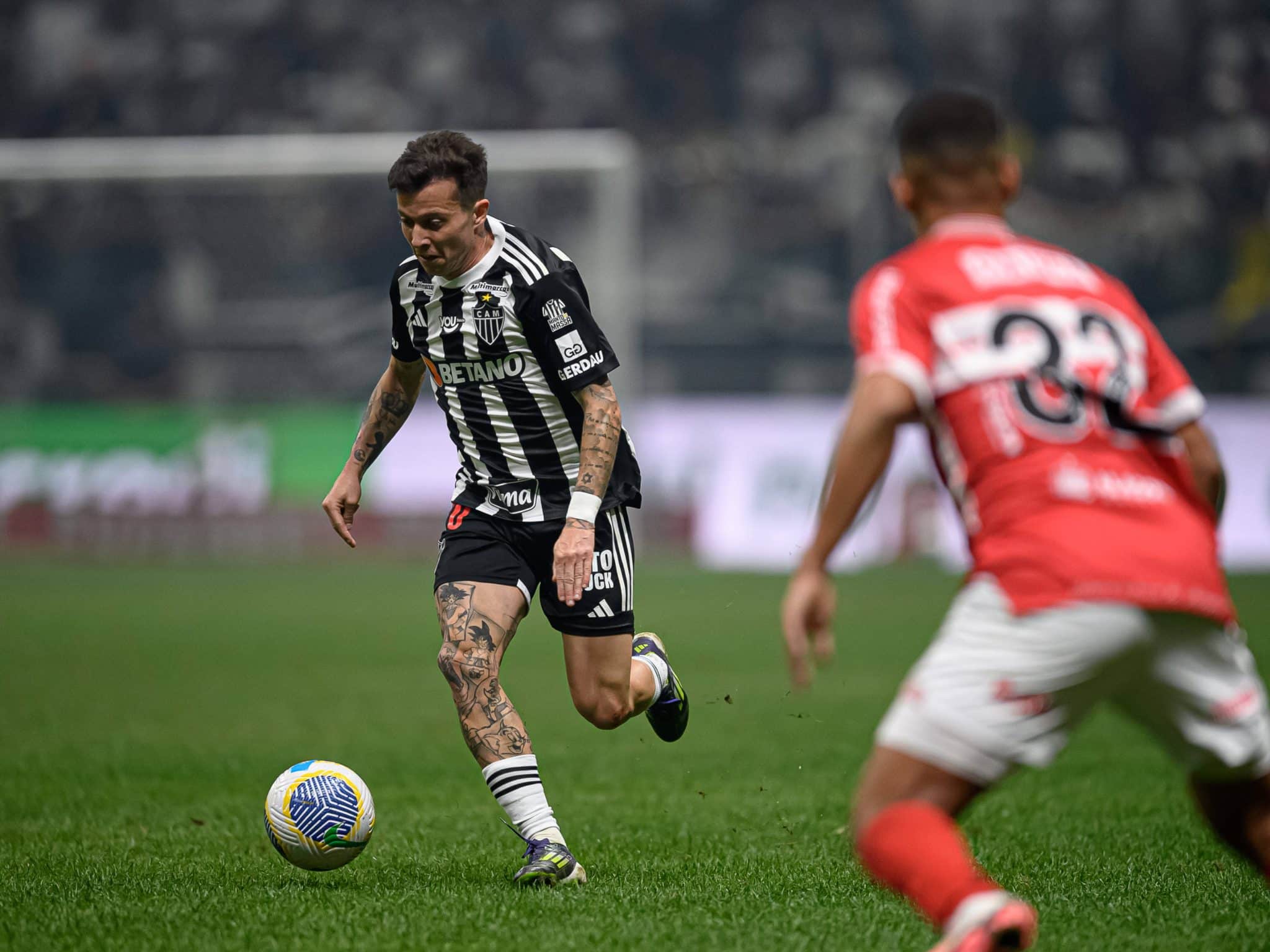 Bernard durante partida entre Atl&eacute;tico-MG e CRB, na Copa do Brasil