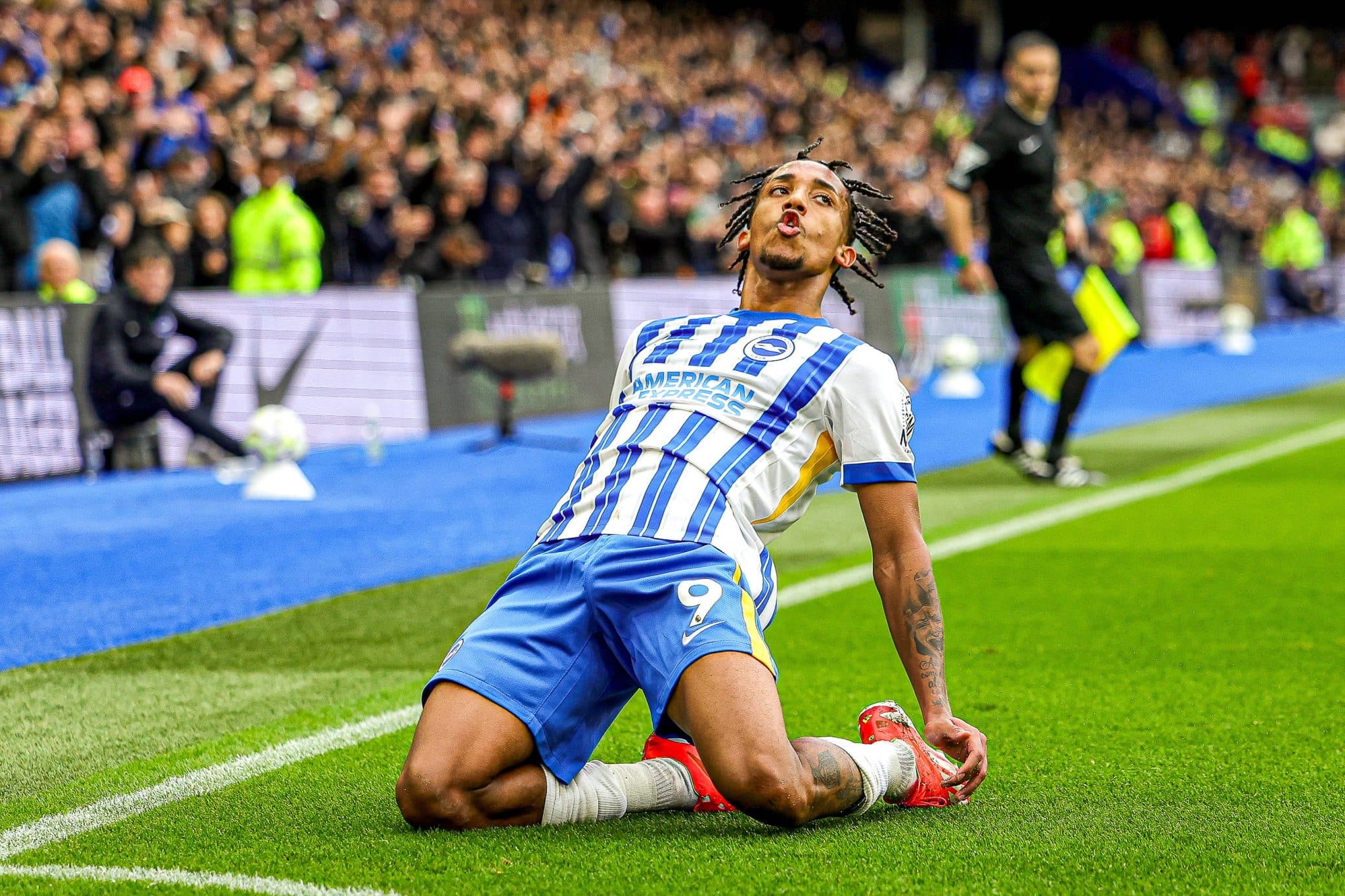 Ansiedade de Zirkzee atrapalha, e Jo&atilde;o Pedro castiga United em vit&oacute;ria do Brighton