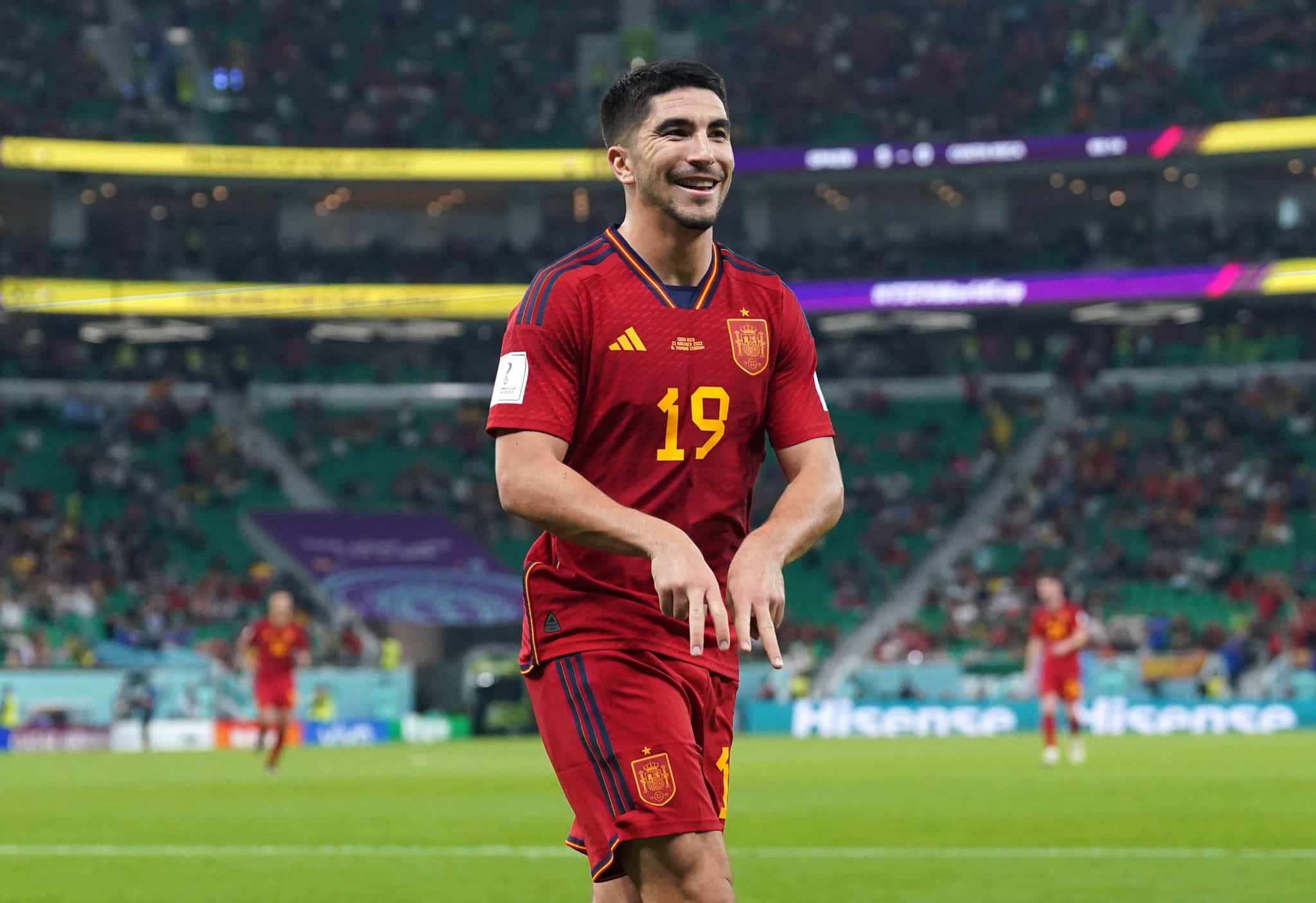 Carlos Solers e interessou pela proposta do West Ham, mas clube ingl&ecirc;s ter&aacute; de fazer compensa&ccedil;&otilde;es para evitar puni&ccedil;&otilde;es da Premier League