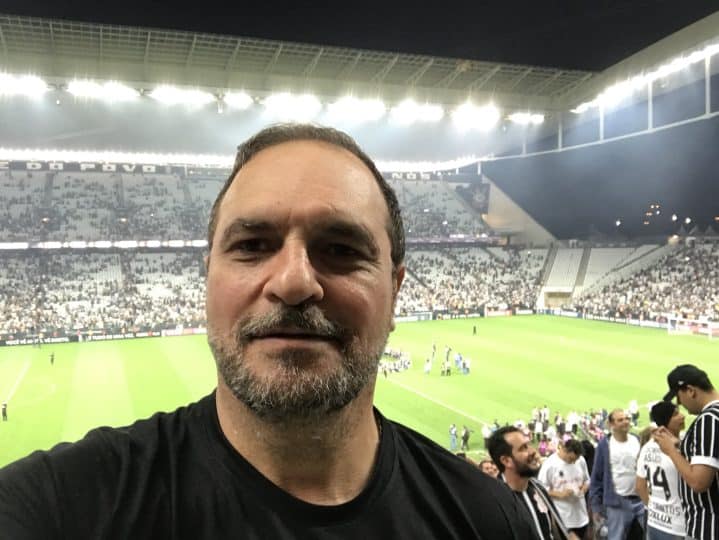 Por que mesmo ‘afastado’ Tuma convocou reunião decisiva no Corinthians