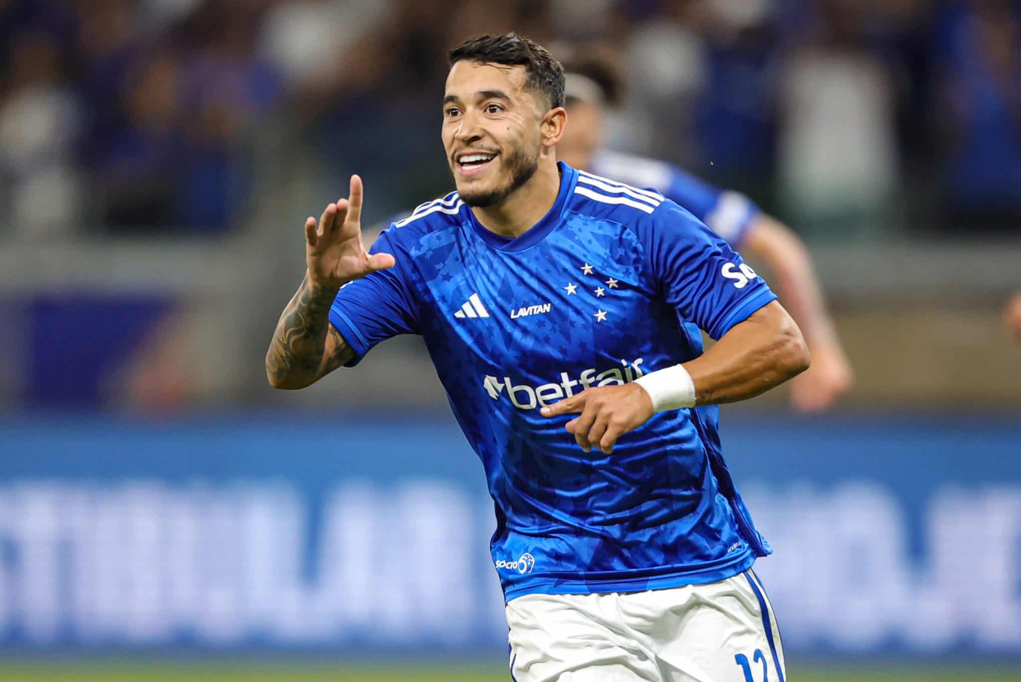 Destaque do Cruzeiro no Brasileir&atilde;o, lateral-direito William &eacute; um dos pendurados da Raposa