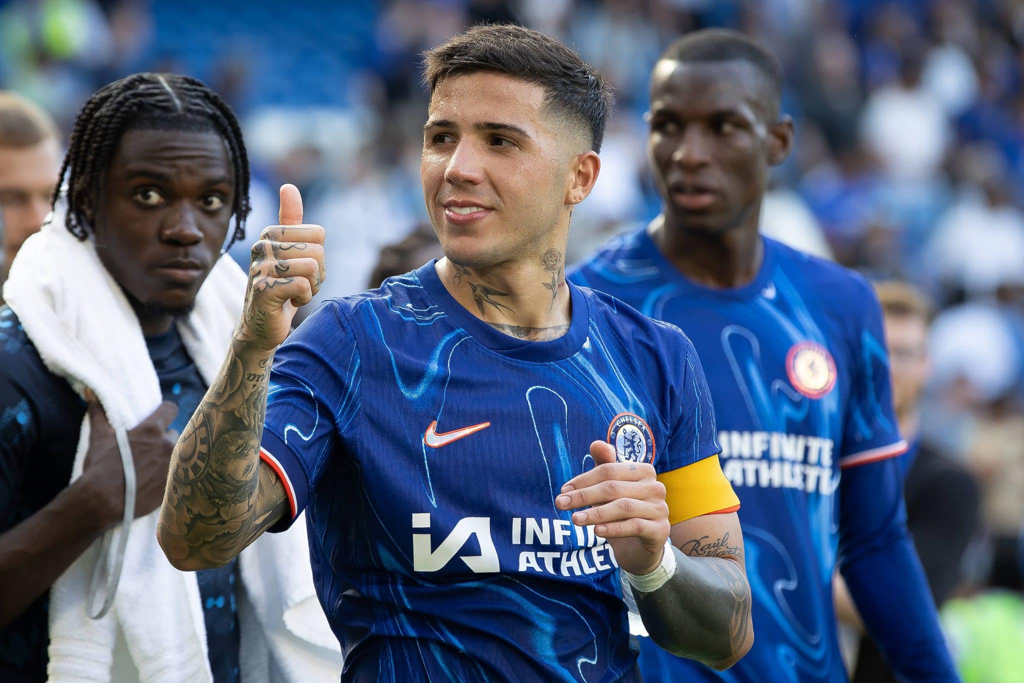 Ex-Chelsea fica indignado com pr&ecirc;mio a Enzo Fern&aacute;ndez ap&oacute;s epis&oacute;dio racista