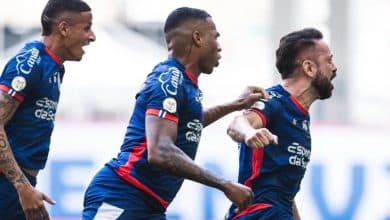 Mesmo machucado, Everton Ribeiro decide cl&aacute;ssico com gol do tamanho de um&nbsp;Ba-Vi 499