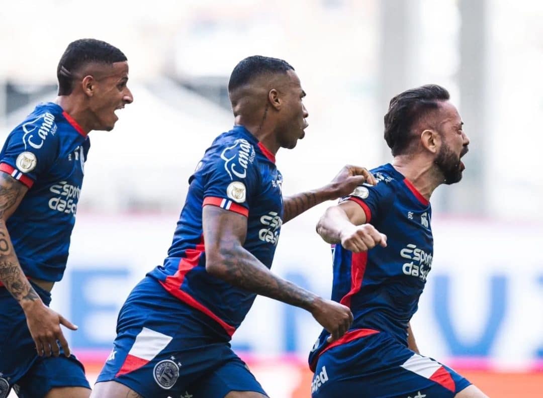 Mesmo machucado, Everton Ribeiro decide cl&aacute;ssico com gol do tamanho de um&nbsp;Ba-Vi 499