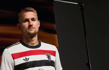 R$ 1 bilh&atilde;o? De Ligt se isola como zagueiro que mais movimentou dinheiro na hist&oacute;ria