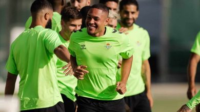 Treinador revela planos do Barcelona para Vitor Roque ap&oacute;s empr&eacute;stimo ao Betis