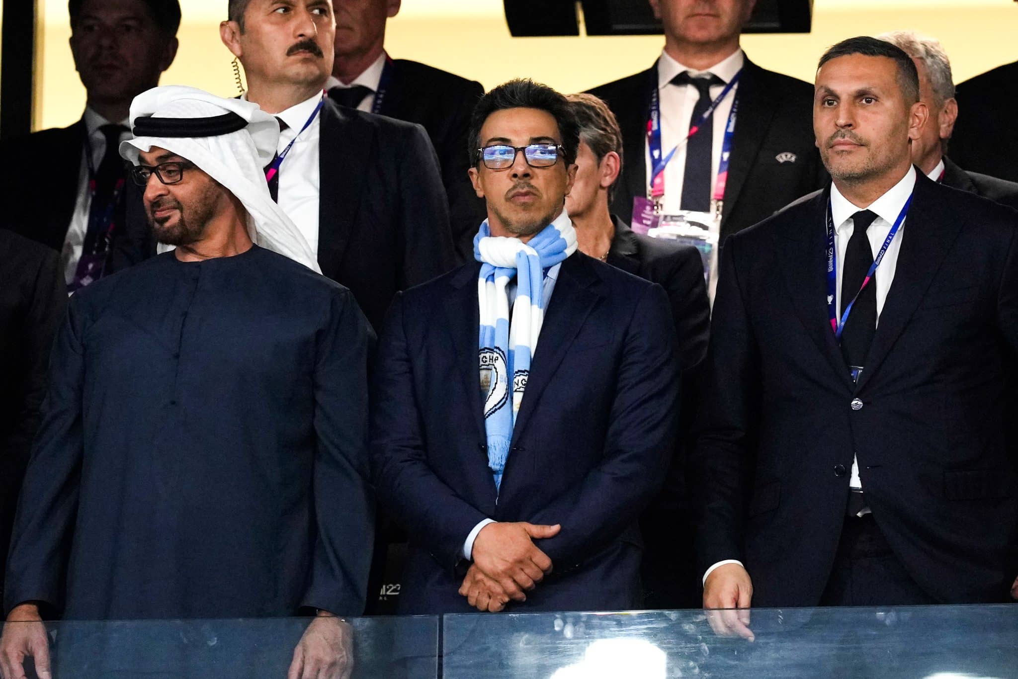 O sheik Mansour Bin Zayed Al Nahyan, membro da fam&iacute;lia real de Abu Dhabi e dono do Manchester City, nas tribunas do Etihad Stadium