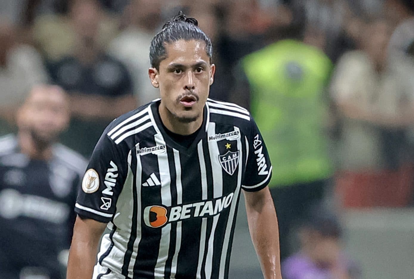 Por que o Vasco negocia com zagueiro que pouco atua no Atl&eacute;tico-MG