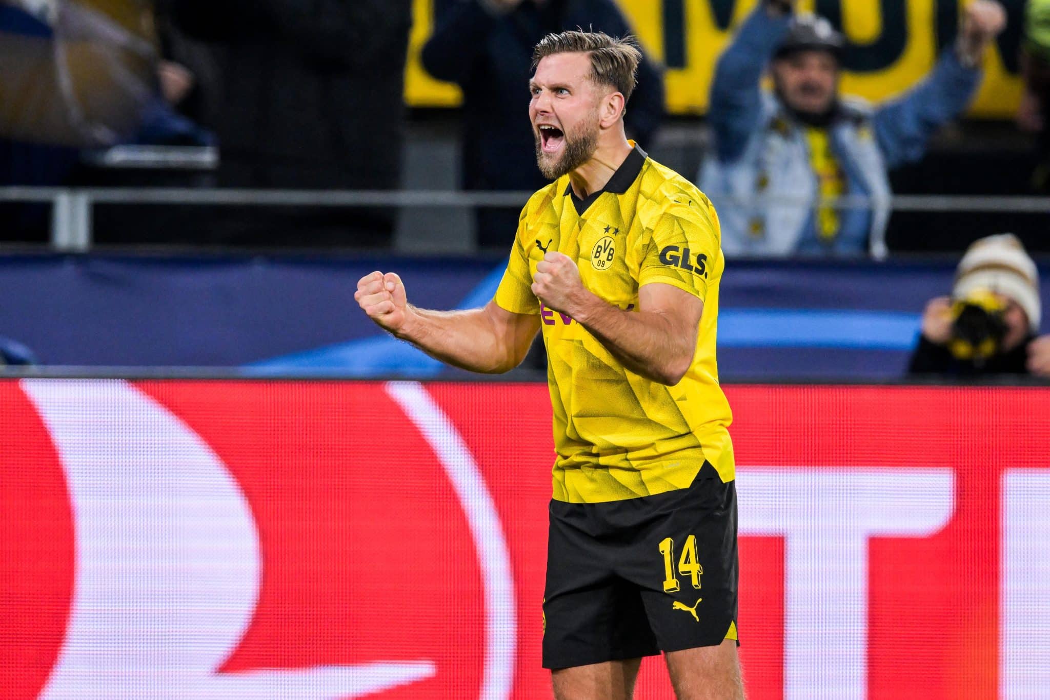 F&uuml;llkrug celebra gol pelo Borussia Dortmund