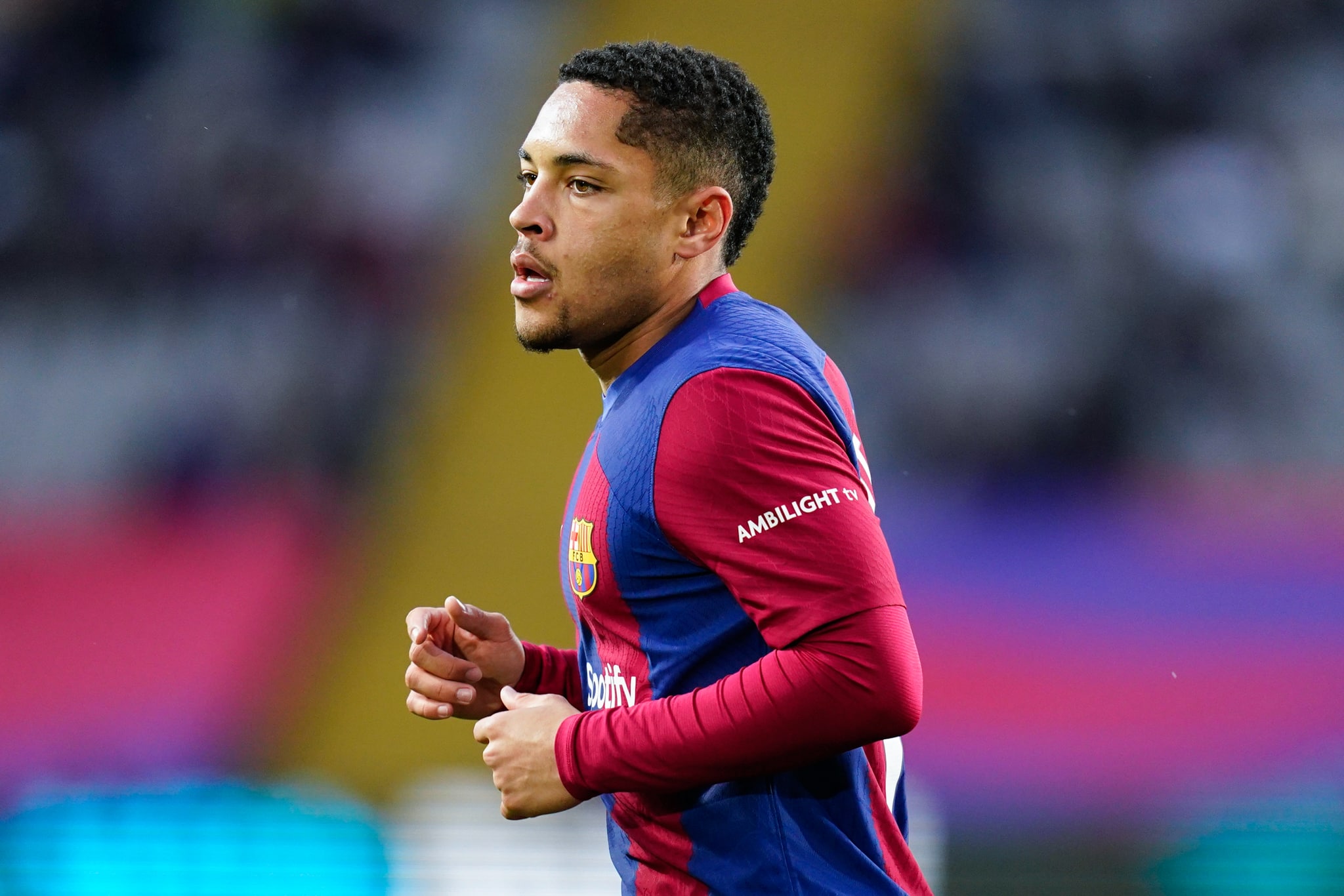 Sporting se aproxima de Vitor Roque, mas ganha concorrente da liga espanhola