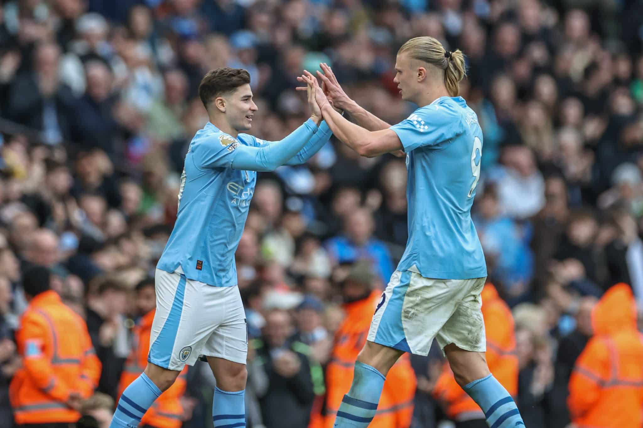 Sombra de Haaland e rotatividade no elenco afastaram Juli&aacute;n &Aacute;lvarez de uma perman&ecirc;ncia no Manchester City. Foto: Icon Sport