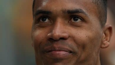Alex Sandro muda de ideia e pode negar propostas do futebol europeu