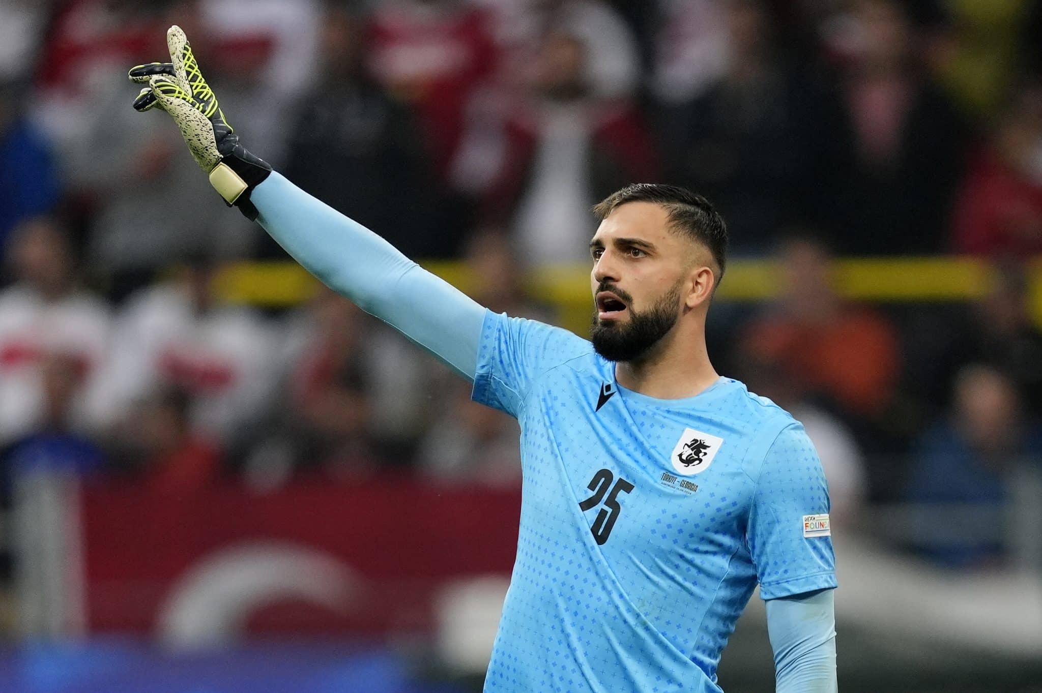 Mamardashvili em a&ccedil;&atilde;o pela sele&ccedil;&atilde;o da Ge&oacute;rgia na Eurocopa 