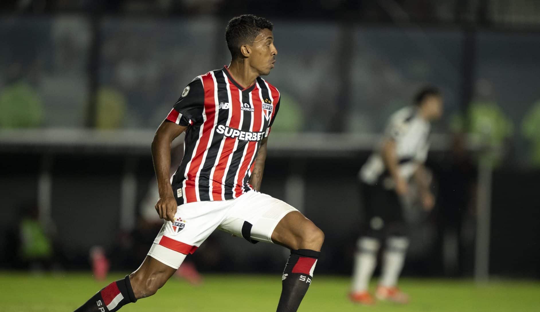 Luiz Gustavo, em a&ccedil;&atilde;o pelo S&atilde;o Paulo contra o Vasco