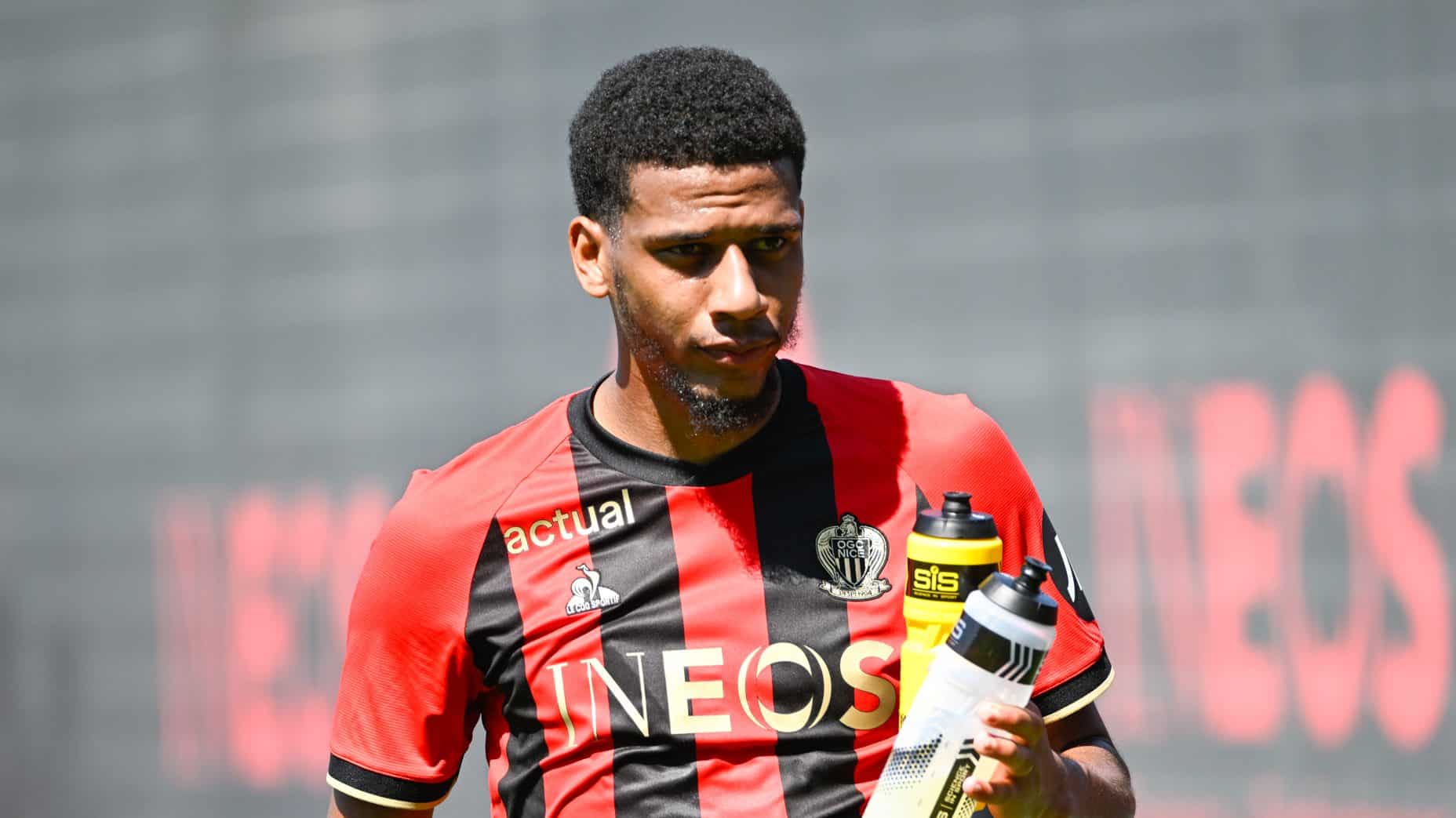 Entenda como o West Ham deu um chap&eacute;u na Juventus por zagueiro de R$ 240 milh&otilde;es