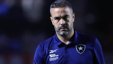 Artur Jorge condena arbitragem ap&oacute;s elimina&ccedil;&atilde;o do Botafogo: &lsquo;Vai ter gente envergonhada&rsquo;