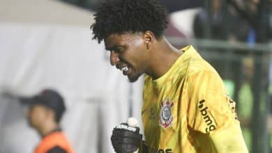 Com desobedi&ecirc;ncia e heran&ccedil;a de C&aacute;ssio, Hugo Souza encerra discuss&atilde;o no Corinthians