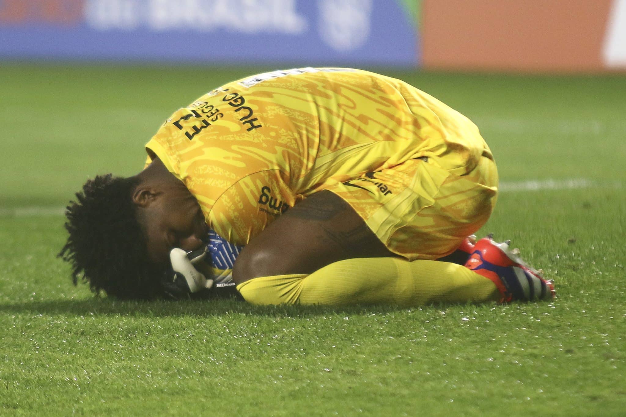 Roteiro repetido, final feliz: sem cavadinha, Corinthians se vinga do Gr&ecirc;mio
