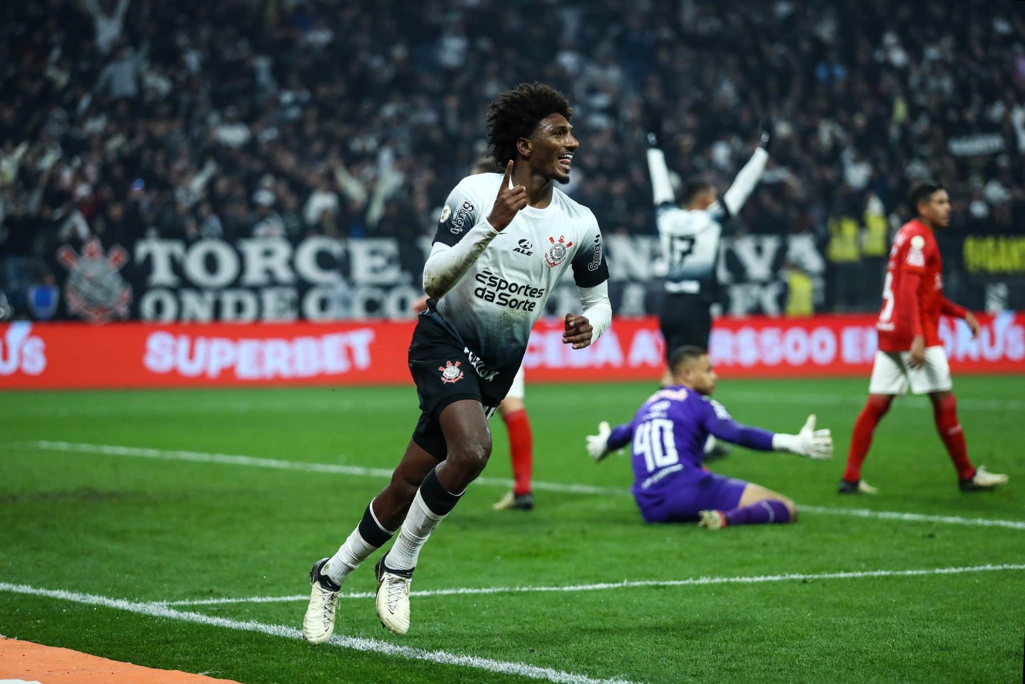 Talles Magno fez m&aacute;gica e foi rem&eacute;dio para &lsquo;doen&ccedil;a cr&ocirc;nica&rsquo; de Corinthians com Ram&oacute;n