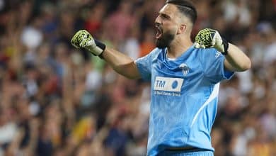 Liverpool investe alto em herdeiro de Alisson, mas n&atilde;o o ter&aacute; imediatamente; entenda