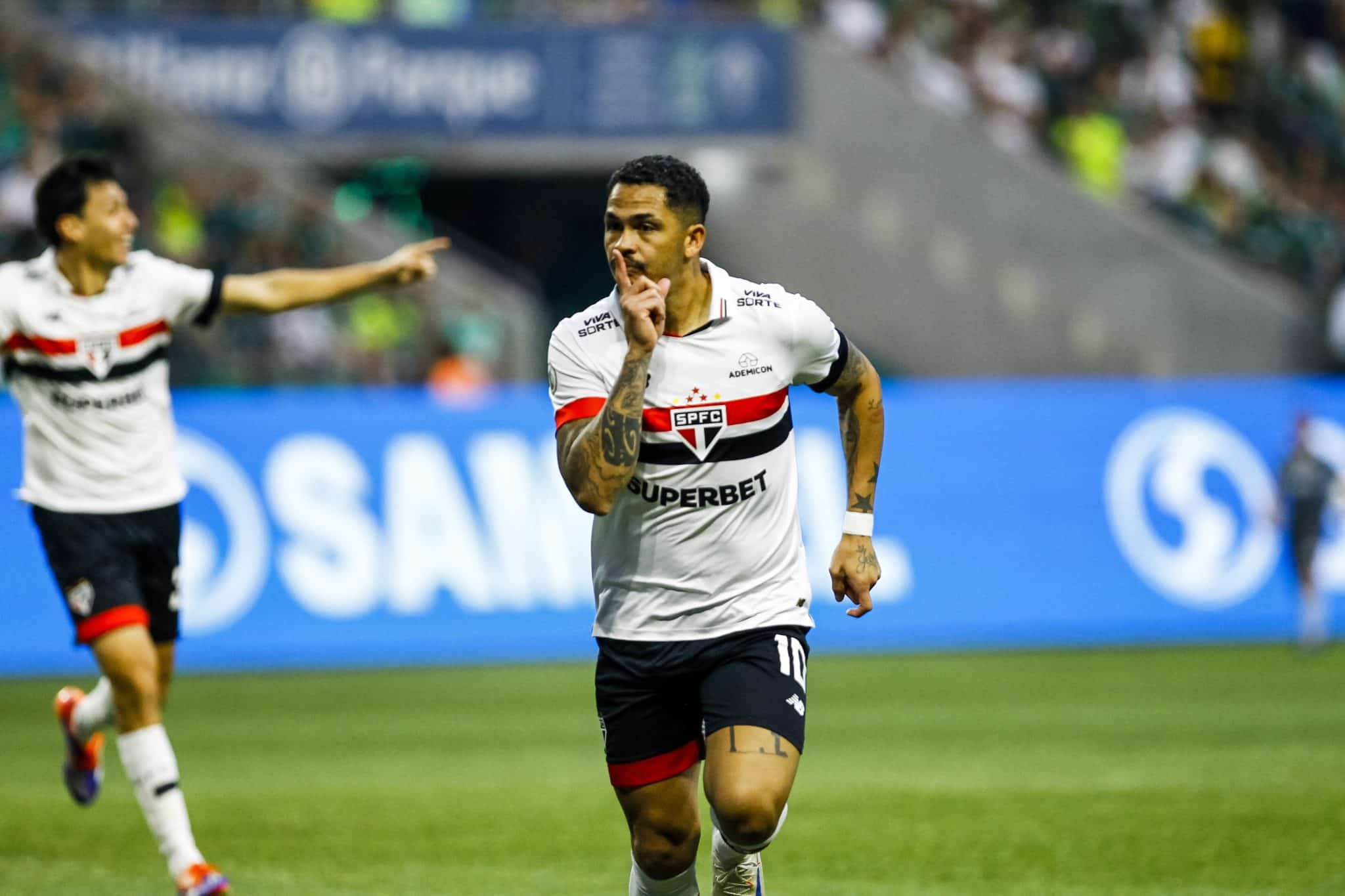 Acredite se quiser: Luciano foi expulso pela primeira vez com a camisa do S&atilde;o Paulo