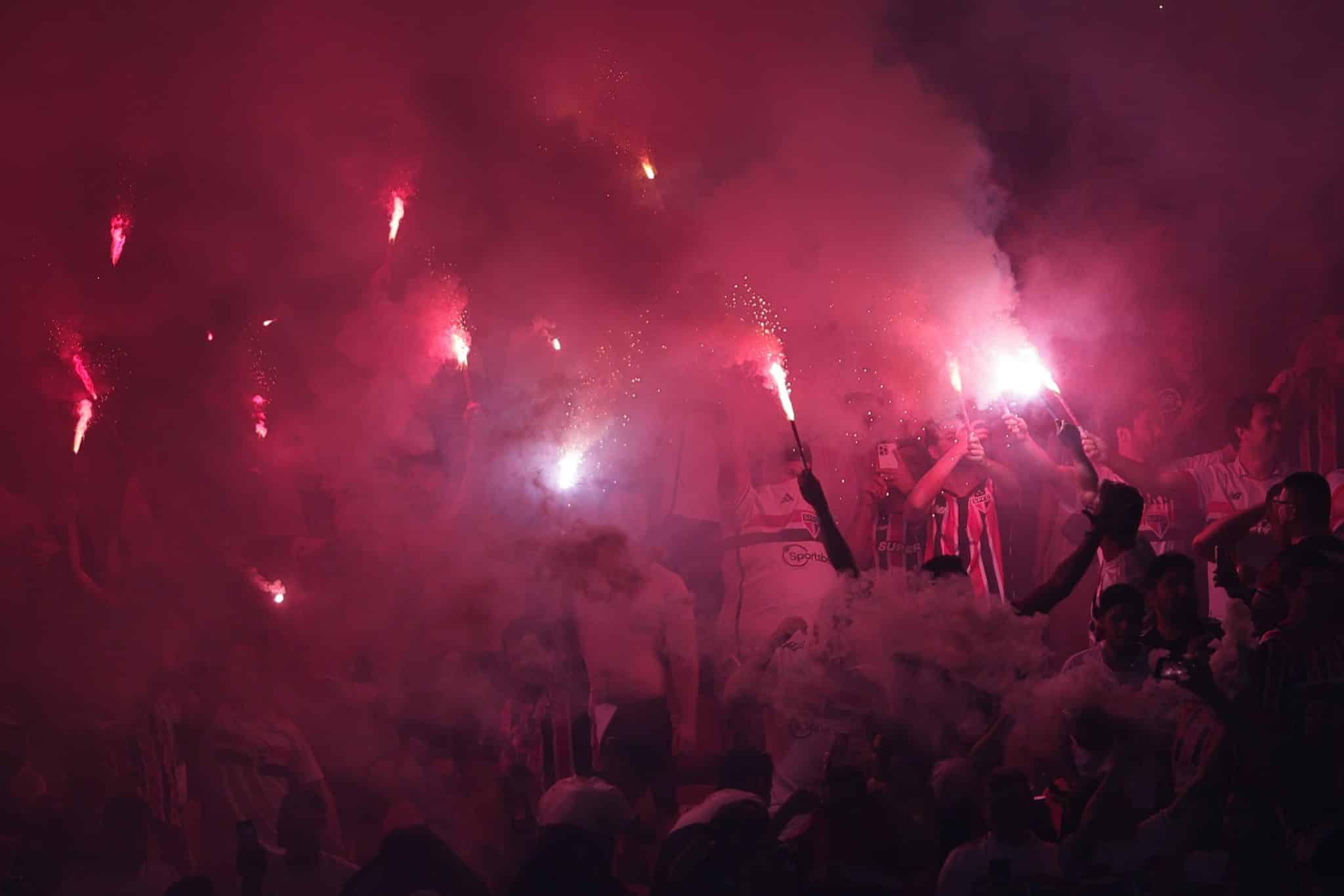 Torcida do S&atilde;o Paulo faz festa no MorumBIS contra o Nacional