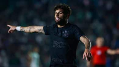 Zagueiro precisa fazer papel de atacantes para manter Corinthians vivo na Copa do Brasil