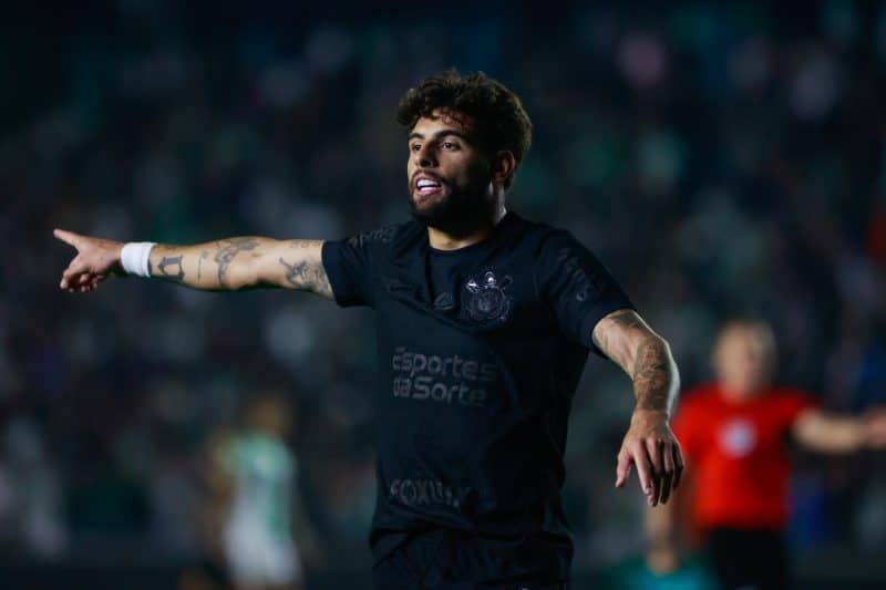 Zagueiro precisa fazer papel de atacantes para manter Corinthians vivo na Copa do Brasil