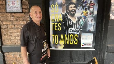 Bar de S&oacute;crates em Ribeir&atilde;o Preto tem gar&ccedil;om &lsquo;batizado&rsquo; por &iacute;dolo do Corinthians