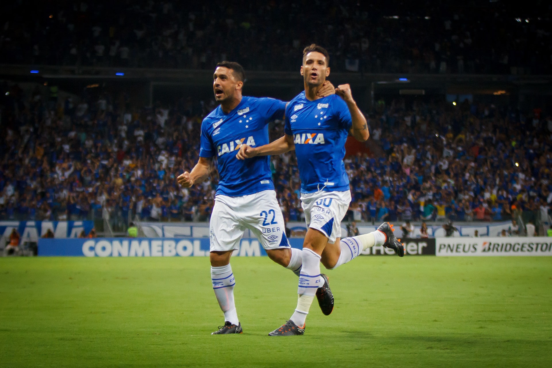 Jogadores como Edilson e Thiago Neves s&atilde;o apontados por parte da torcida do Cruzeiro como respons&aacute;veis diretos pelo rebaixamento do clube em 2019