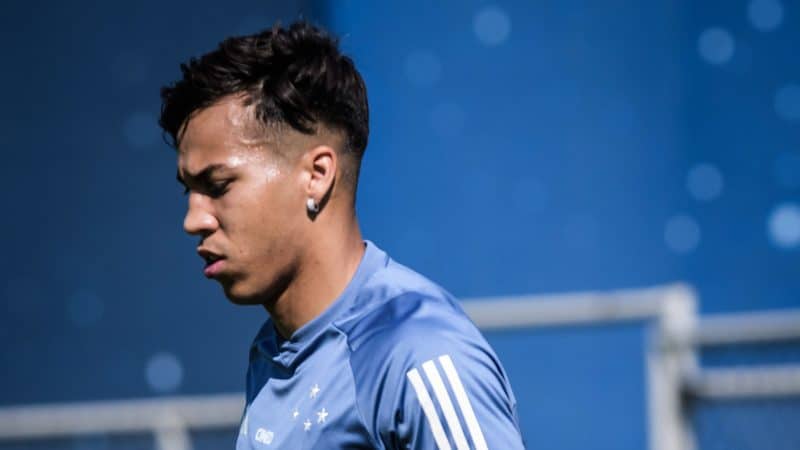 Família de Kaio Jorge se envolve em briga com torcedores do Cruzeiro; veja vídeos e entenda o que aconteceu