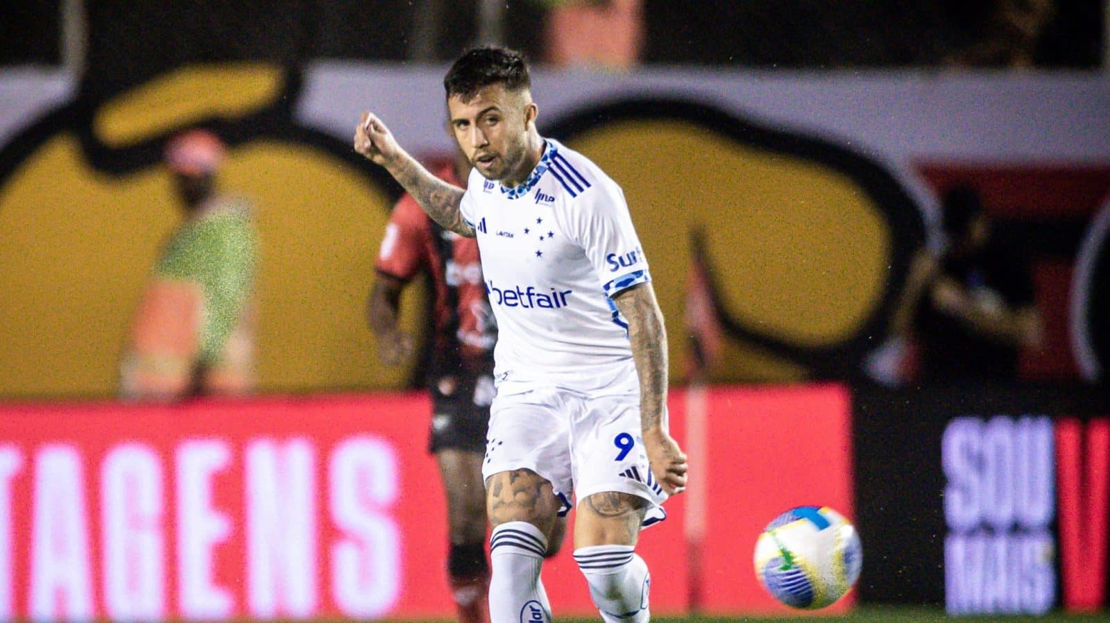 Meio-campista Matheus Henrique foi piv&ocirc; de pol&ecirc;mica em Vit&oacute;ria 2 x 2 Cruzeiro