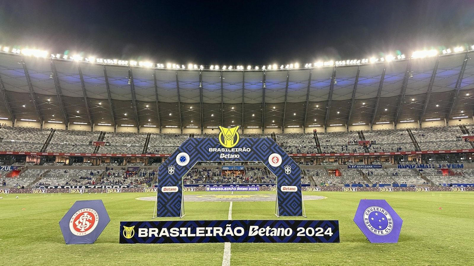 Por que jogador de rival foi visto em partida do Cruzeiro no Mineir&atilde;o?