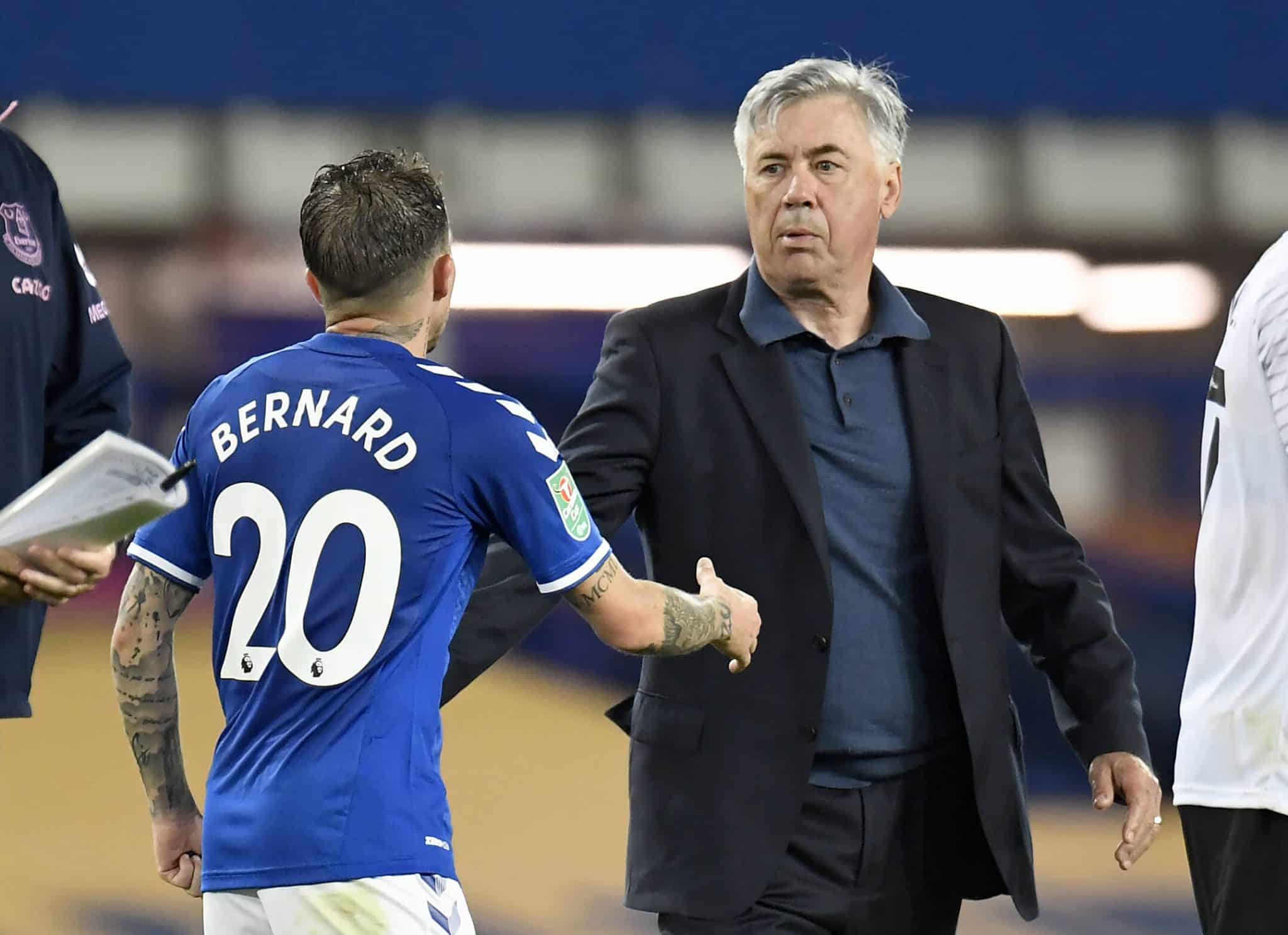 O treinador italiano Carlo Ancelotti comandou Bernard no Everton
