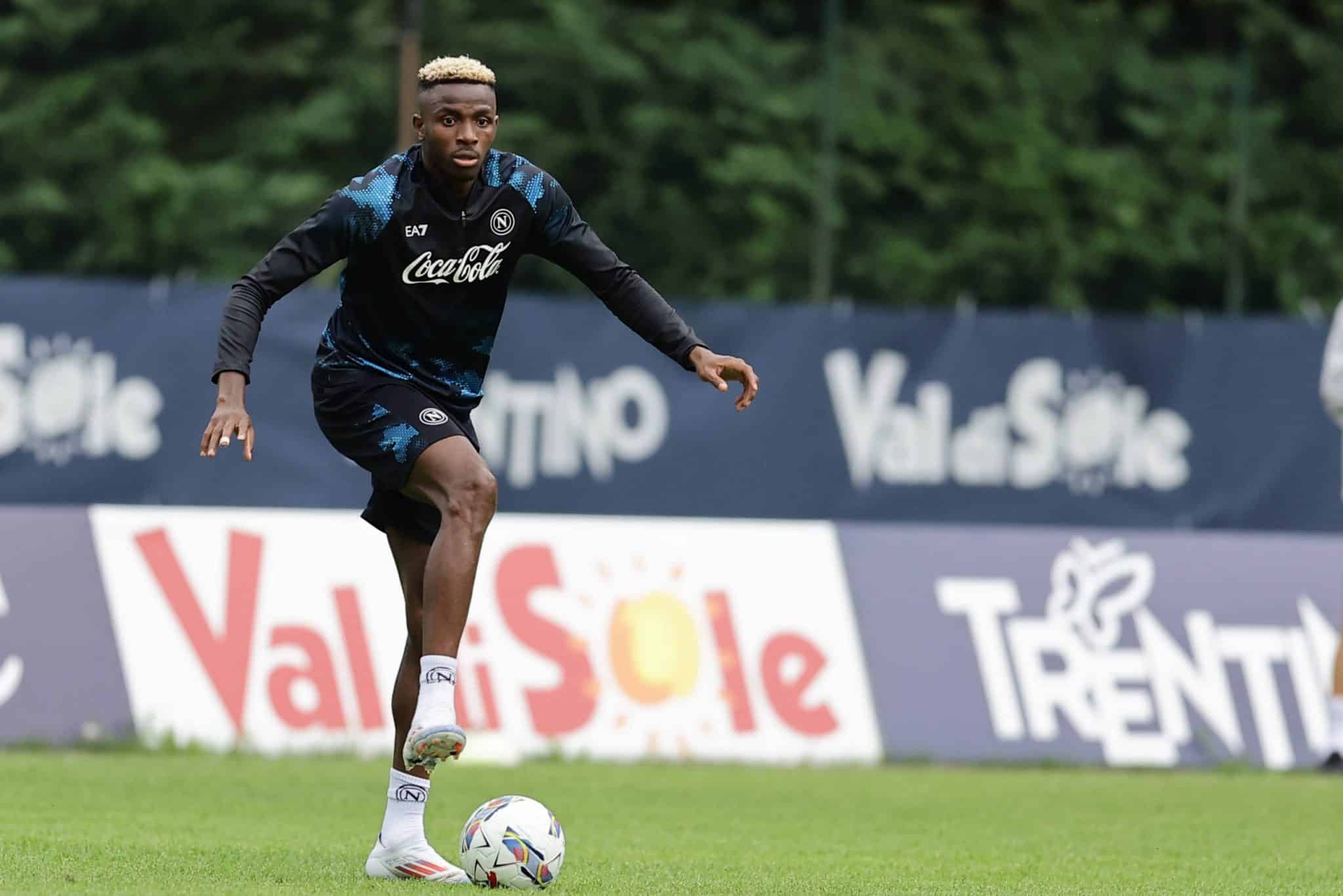 A espera de um desfecho com a negocia&ccedil;&atilde;o envolvendo o Chelsea, Osimhen n&atilde;o sabe o que ser&aacute; de seu futuro na Europa