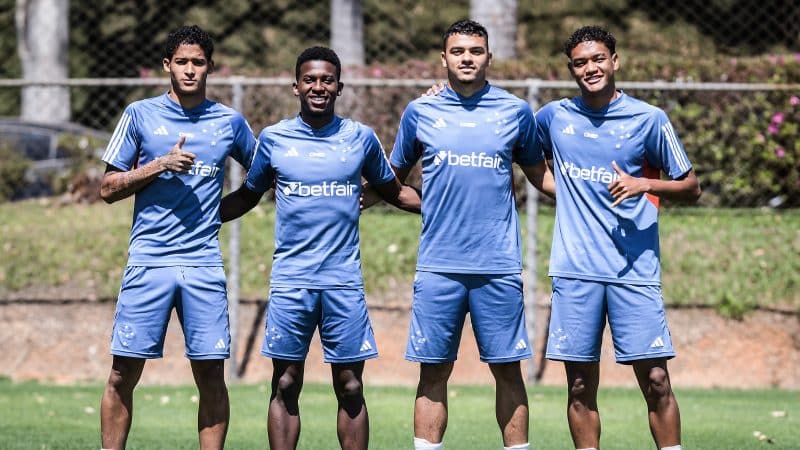 Seabra cumpre promessa e destaques da base são integrados ao profissional do Cruzeiro