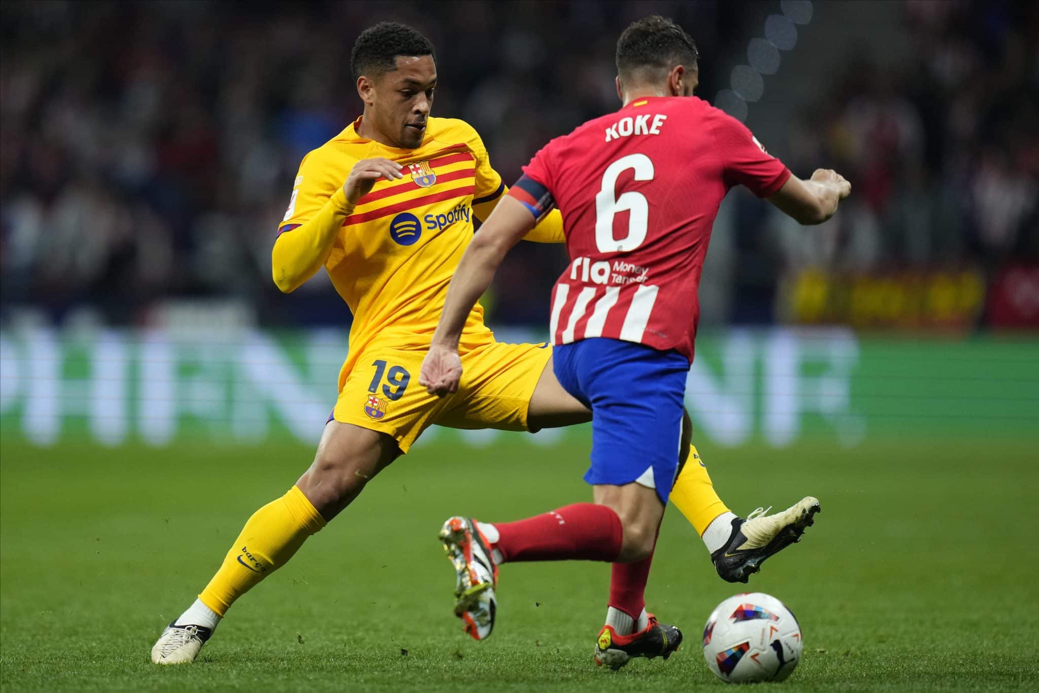 Vitor Roque n&atilde;o foi bem na pr&eacute;-temporada, sendo carta fora do baralho no Barcelona