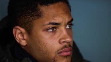 Com um p&eacute; fora do Barcelona, Vitor Roque j&aacute; causa disputa na Premier League