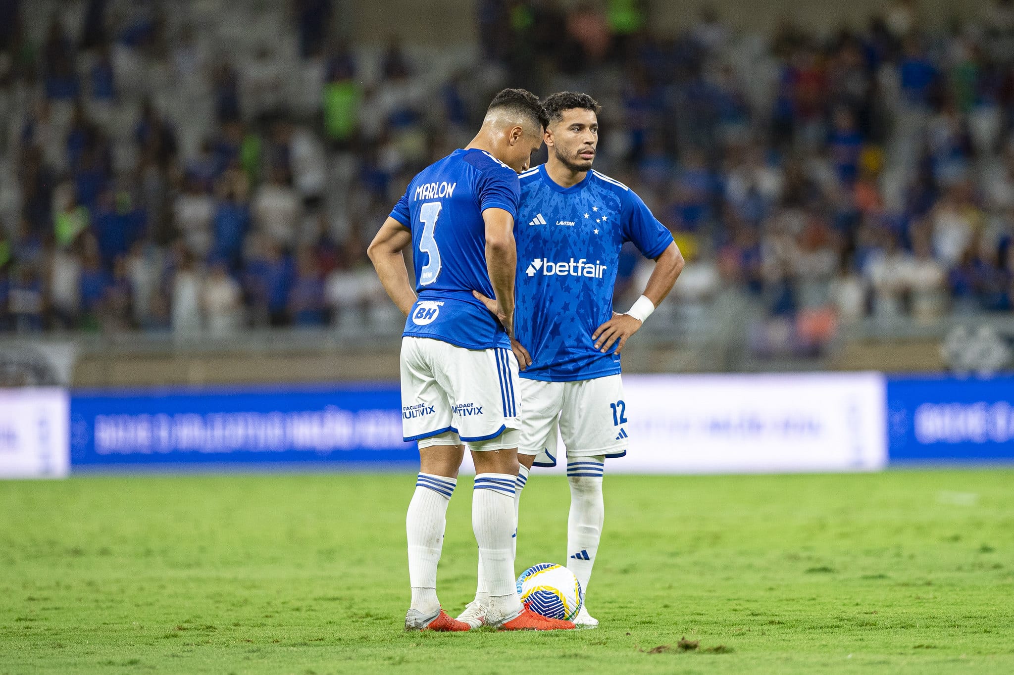 William e Marlon, laterais do Cruzeiro