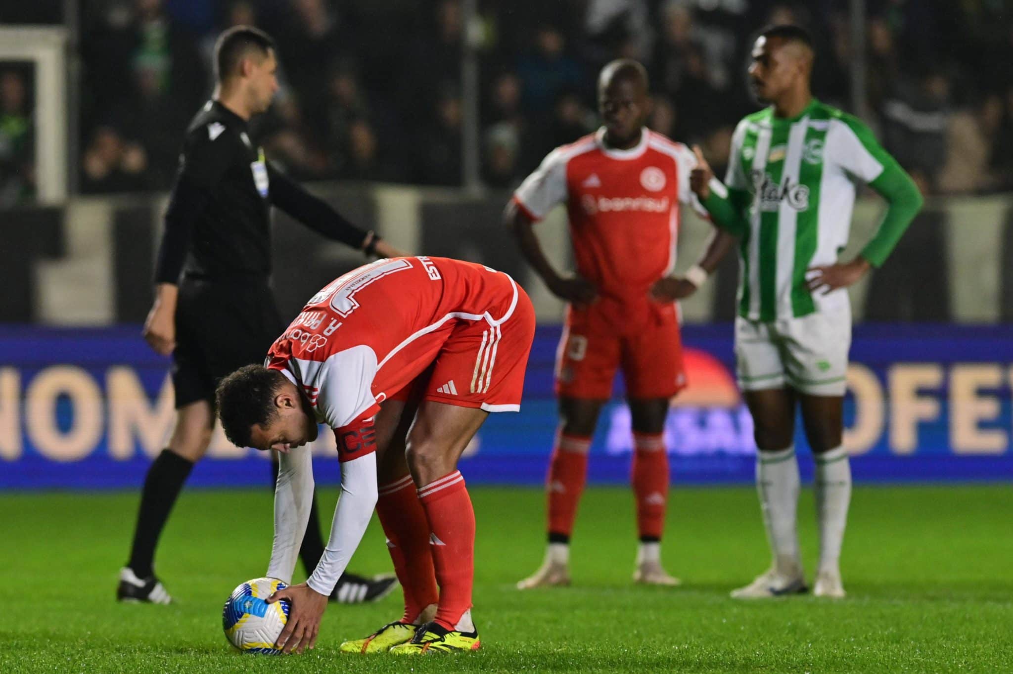 Alan Patrick logo antes de perder p&ecirc;nalti pelo Inter contra o Juventude, na Copa do Brasil (Foto: IMAGO / Fotoarena)