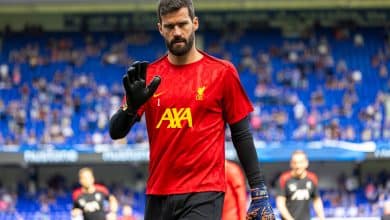 Alisson confirma interesse da Ar&aacute;bia Saudita, mas refor&ccedil;a: &lsquo;Jogo futebol por amor&rsquo;