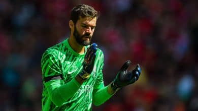 Liverpool define futuro substituto de Alisson, mas busca n&atilde;o repetir os erros do Chelsea