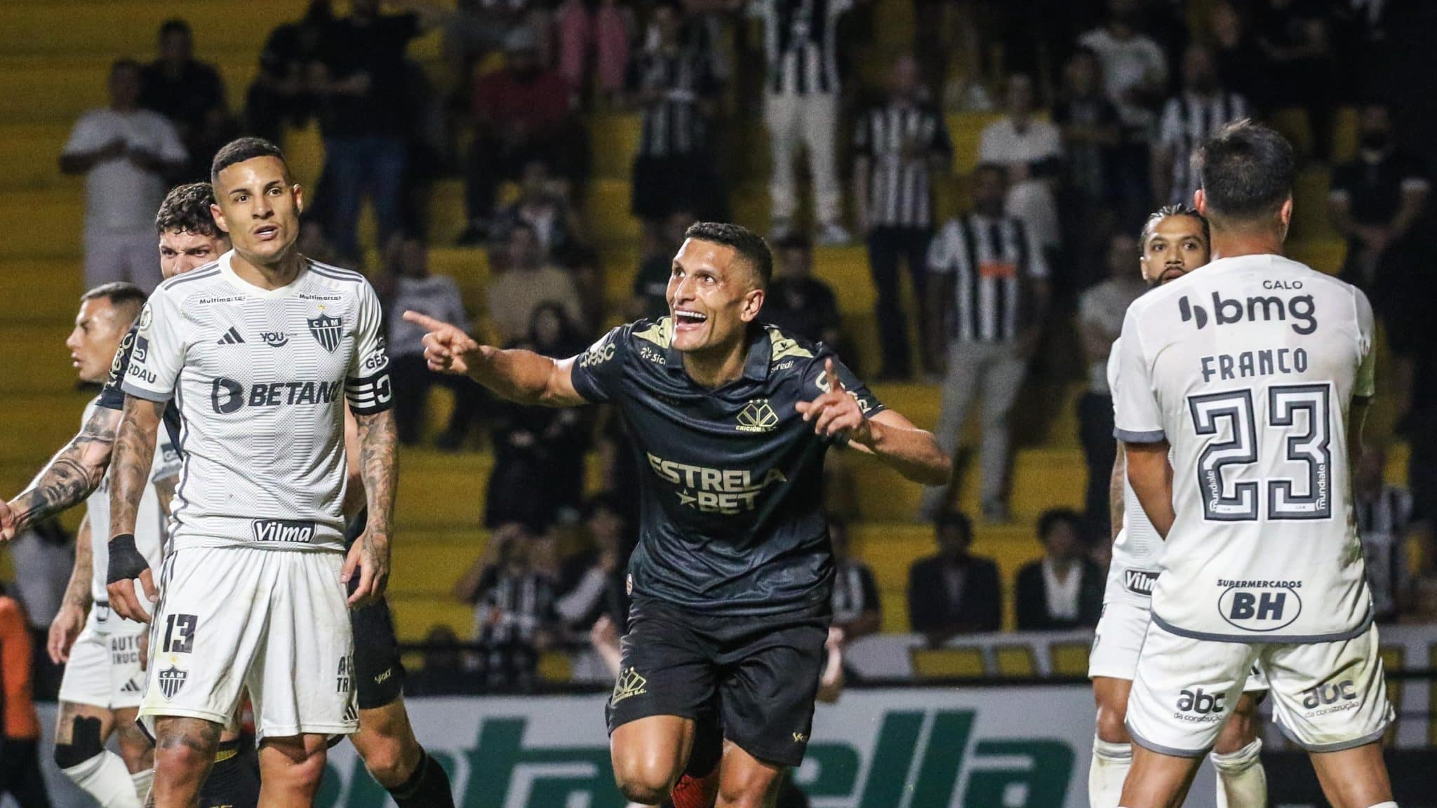 Derrota para o Crici&uacute;ma explica por que Atl&eacute;tico-MG foi atr&aacute;s de Deyverson