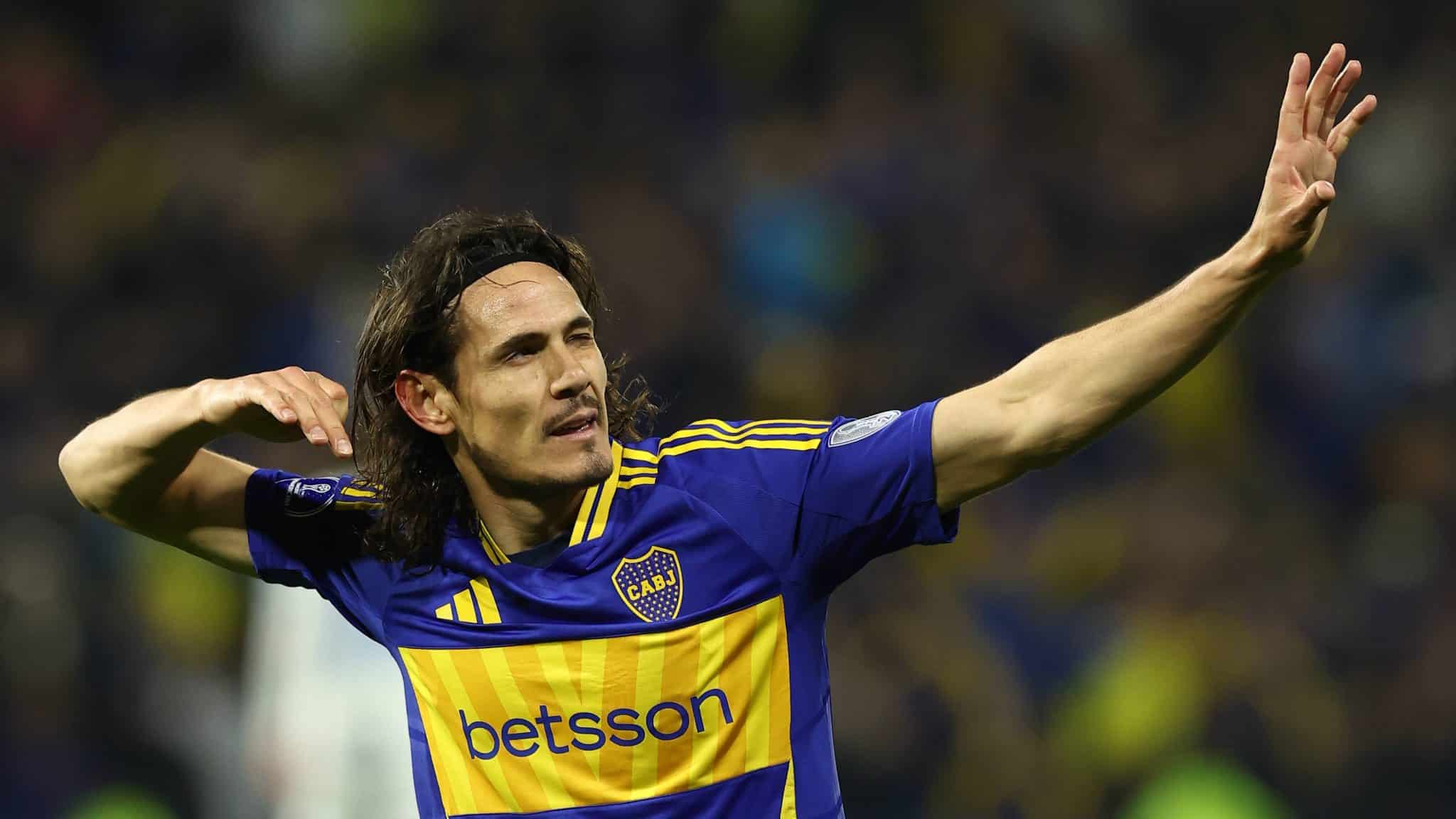 Edinson Cavani comemora gol marcado pelo Boca Juniors